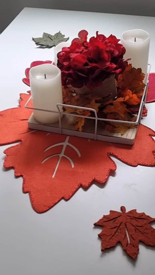 アマルのインスタグラム：「秋の飾り付けしまし🍁秋大好き。 I LOVE fall🍁and finally we did a little fall decor🍂」