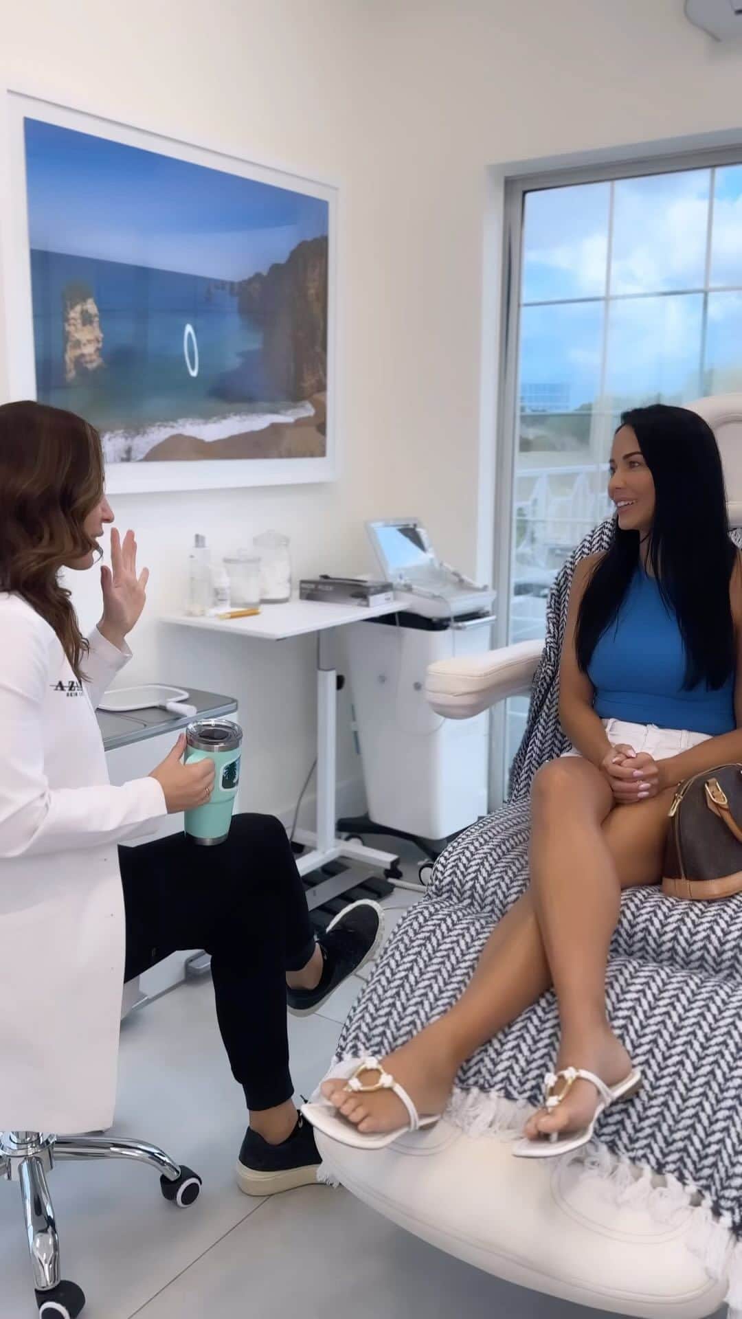 Melissa Risoのインスタグラム：「I finally found my go to nurse for #botox at @azalaskinclinic @miamidermpro is absolutely amazing! She is all about keeping the appearance natural, which is what I want. Her and her staff were so nice and inviting. The Medspa was super cute inside with Tulum vibes. I will definitely be a regular there for all my Medspa needs!」
