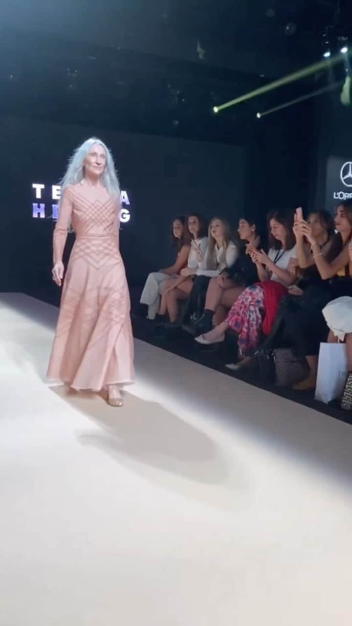 Vogue Españaのインスタグラム：「“Y de repente lo sentí, así sin más”, cuenta @teresahelbig sobre la colección primavera-verano 2024 que la firma presentó esta tarde en #mbfwmadrid.」