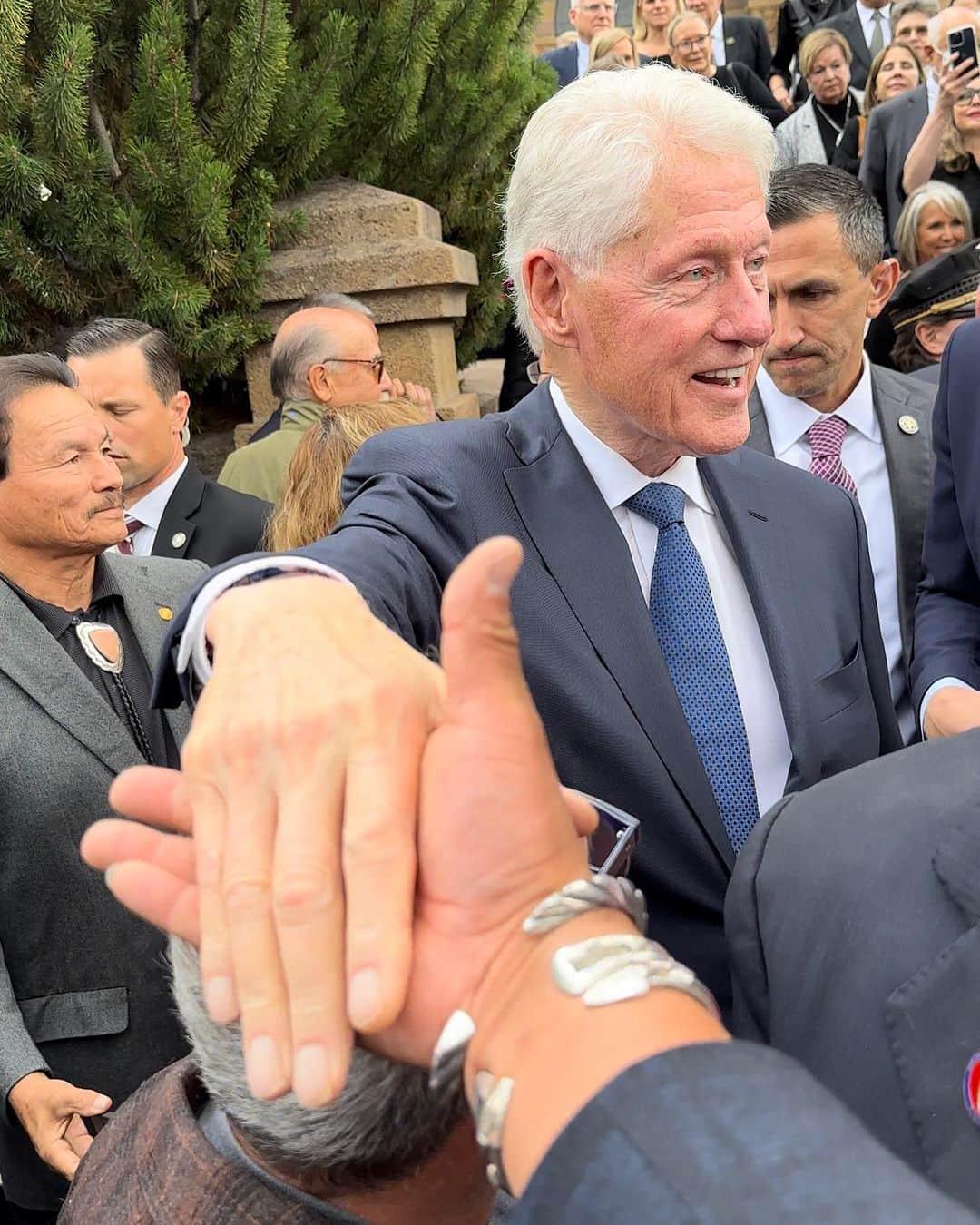 コディ サンダーソンのインスタグラム：「President Clinton expecting me to kiss his hand.  First presidential hand shake.  #presidentclinton」