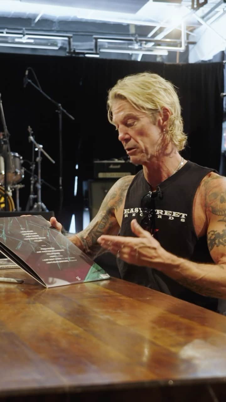 ダフ・マッケイガンのインスタグラム：「Duff on his new single Longfeather, off his forthcoming album Lighthouse out 10/20/2023   Link in bio to pre-order limited autographed deluxe vinyl & album merch  #DuffMcKagan #Duff #GunsNRoses #newmusic #lighthousealbum」