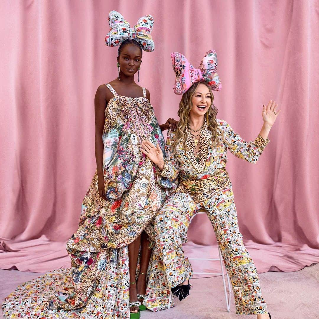 のインスタグラム：「Camilla Franks is one of Australia’s leading fashion designers and is celebrated globally for her artistic, innovative and intricate designs that weave in stories from her travels abroad and imaginative escapism.  Celebrating creativity, Franks joins #DisneyCreate100 by donating a spectacular, one-of-a-kind couture gown featuring two bespoke prints from their limited-edition Disney collection, in support of @makeawishintl.」