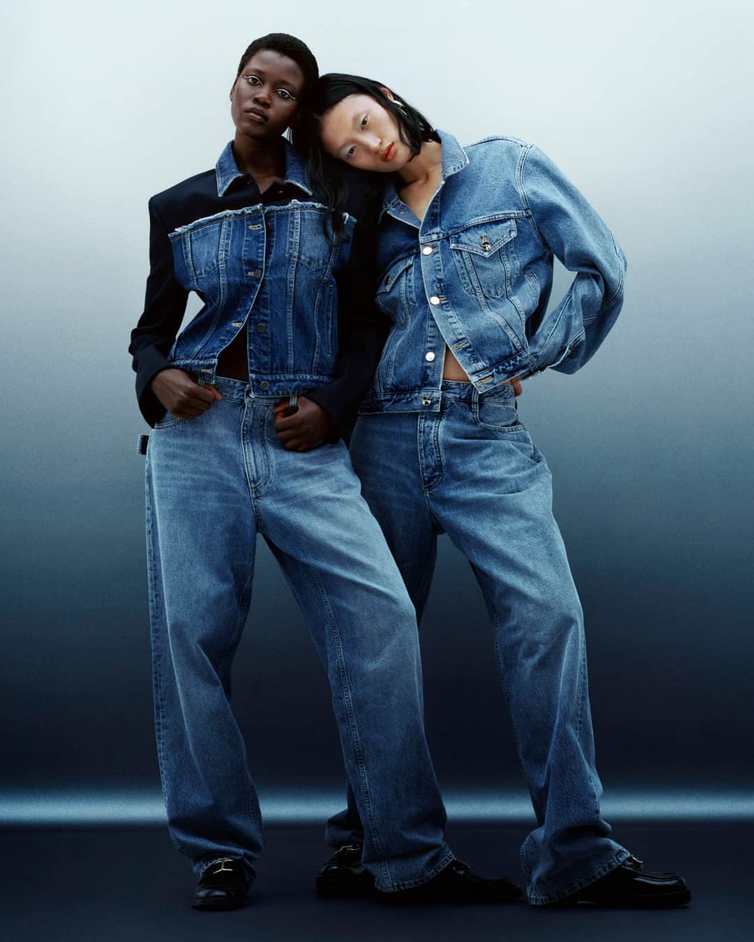 のインスタグラム：「DOUBLE DENIM: Update your off-duty looks with the must-have jean shapes and cool denim separates.  Tap the link in bio to shop at #NETAPORTER.」