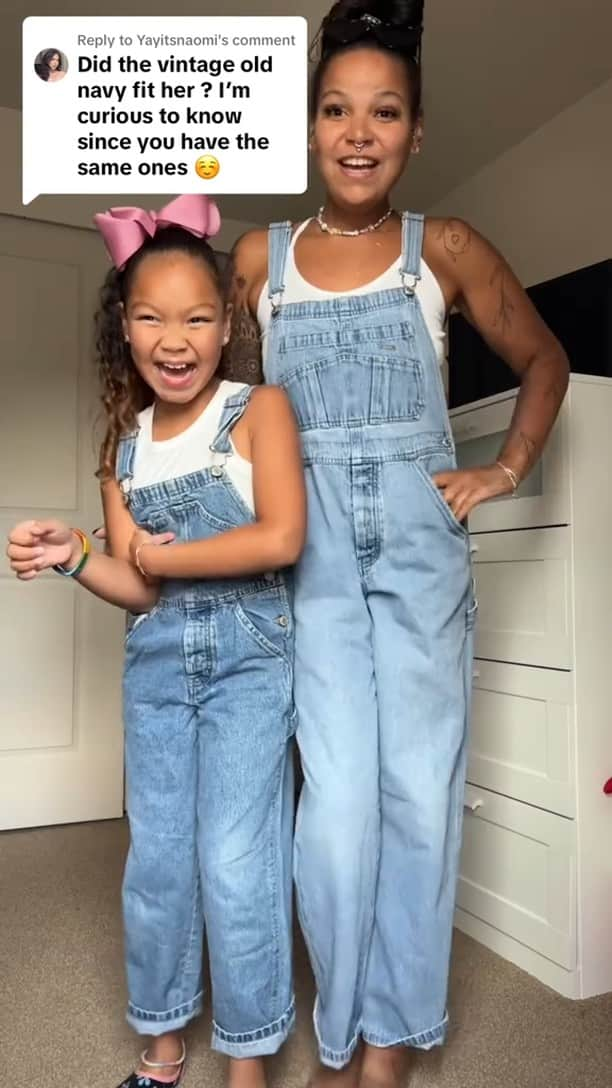 Old Navyのインスタグラム：「this is so healing  #spottedinoldnavy 🎀 olivia.ohno on tt  #oldnavyfinds #matchymatch #overalls #girlmom」