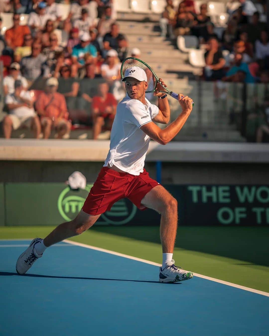 フベルト・フルカチュのインスタグラム：「Day 1 @daviscup ✅  It’s a pleasure to play in front of a home crowd, see you tomorrow 🇵🇱 - Dzięki za super wsparcie dzisiaj podczas @daviscup, jutro walczymy dalej 💪🇵🇱  📸: @michaljedrzejewskiphotographer Olga Pietrzak」
