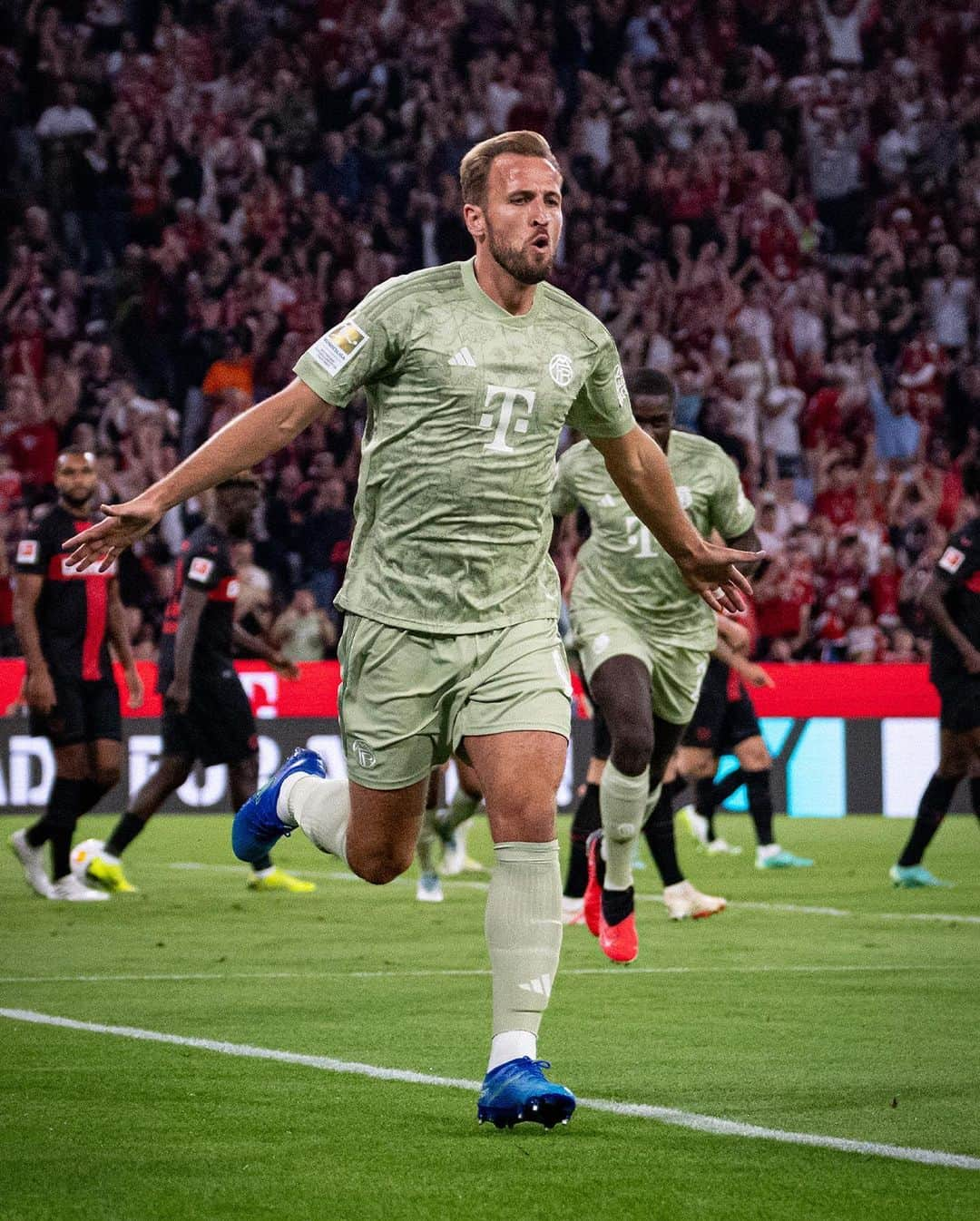 バイエルン・ミュンヘンさんのインスタグラム写真 - (バイエルン・ミュンヘンInstagram)「Harry, Harry Kane. Harry Kane. Harry, Harry, Kane! 🎵  #MiaSanMia #FCBayern #FCBB04 @allianzarena」9月16日 3時48分 - fcbayern