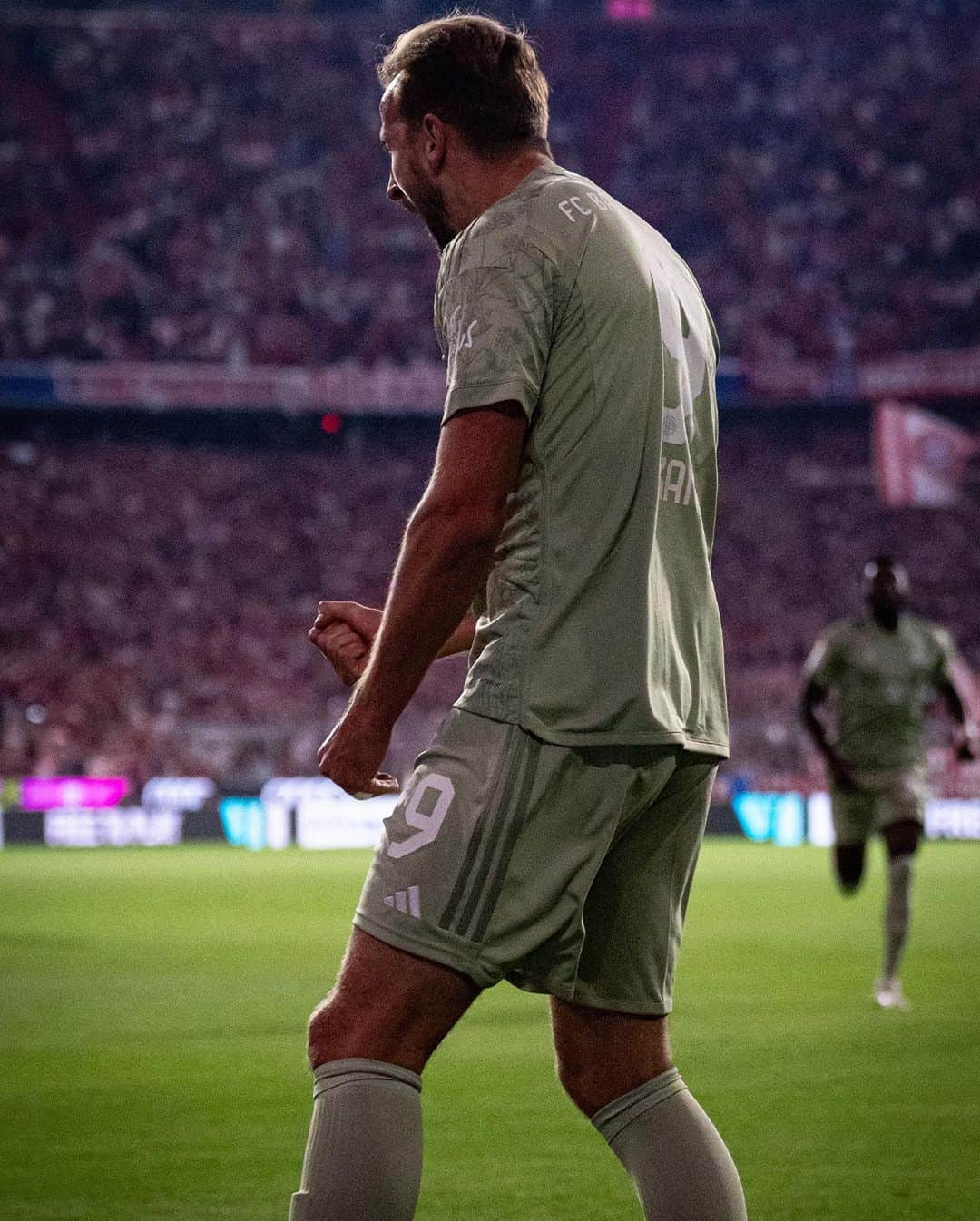 バイエルン・ミュンヘンさんのインスタグラム写真 - (バイエルン・ミュンヘンInstagram)「Harry, Harry Kane. Harry Kane. Harry, Harry, Kane! 🎵  #MiaSanMia #FCBayern #FCBB04 @allianzarena」9月16日 3時48分 - fcbayern