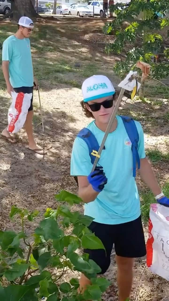 And Youのインスタグラム：「Our Slide for Life event raised $1,075 towards our Pokai Bay beach clean up! During the beach cleanup, our team removed 120lbs of trash from Pokai Bay! #beachcleanup #sustainability #ecotourism #dolphinsandyou #andyoucreations #hawaii #surfriderfoundation #keepourbeachesclean #keepouroceansclean #giveback #mālama」