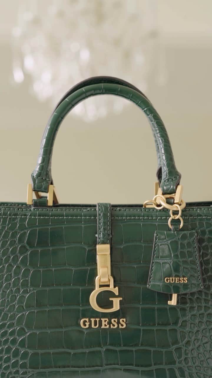 ゲスのインスタグラム：「Statement-making handbags have arrived. Introducing the G James Girlfriend Satchel, available in 3 rich colorways. #GUESSHandbags」