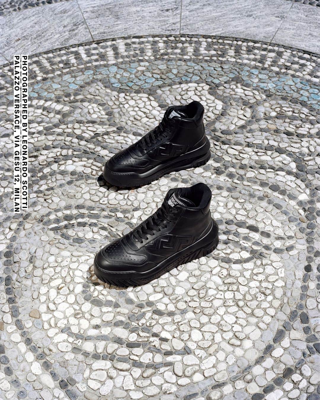 ジャンニヴェルサーチのインスタグラム：「Greca Odissea Sneakers Palazzo Versace, via Gesù 12, Milan  Photography by Leonardo Scotti  #VersaceFW23」