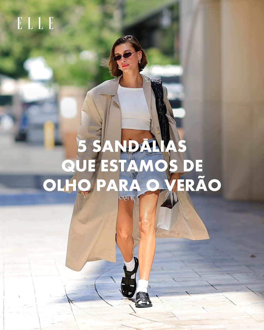 ELLE Brasilのインスタグラム：「A estação oficial agora pode até ser o inverno, mas, você sabe, vivendo no Brasil, o verão está quase sempre na esquina. E, se nem sempre é fácil inovar no lookinho nos dias de sol, ter bons acessórios à disposição já pode ajudar. Em elle.com.br, a repórter @chames selecionou as cinco sandálias para você ficar de olho até lá. ☀️ Usaria alguma delas?」