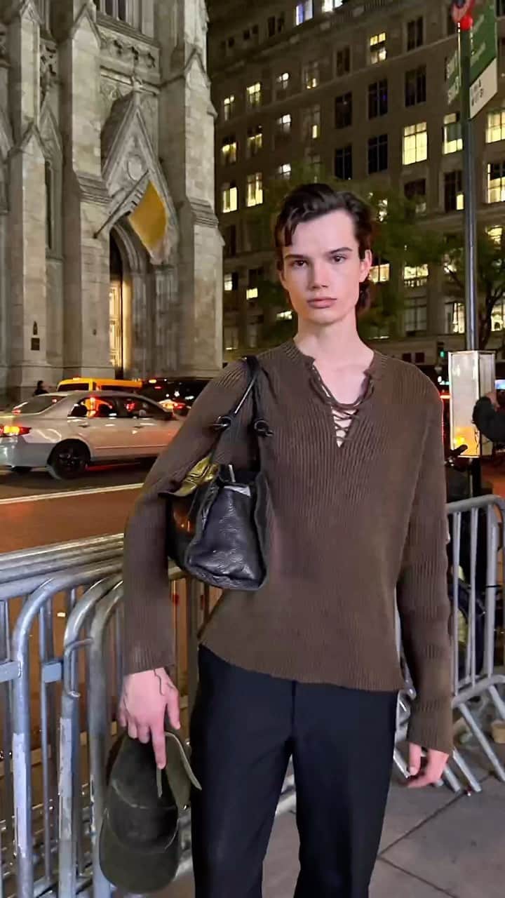 NYFW（ニューヨークファッションウィーク）のインスタグラム：「Living for @IanJeffrey in the vintage fit with the now infamous #Tabis.」