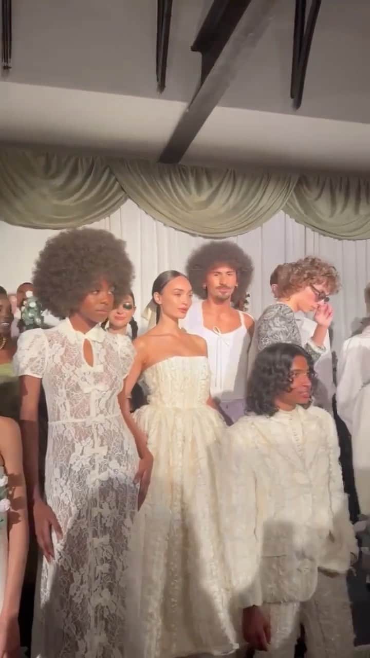 イリス・ミトゥネールのインスタグラム：「Backstage vibes only 🎥⁠ ⁠ Get a sneak peek of what backstage at NYFW looks like with Miss Universe @rbonneynola as she closes out the Tanner Fletcher show!」