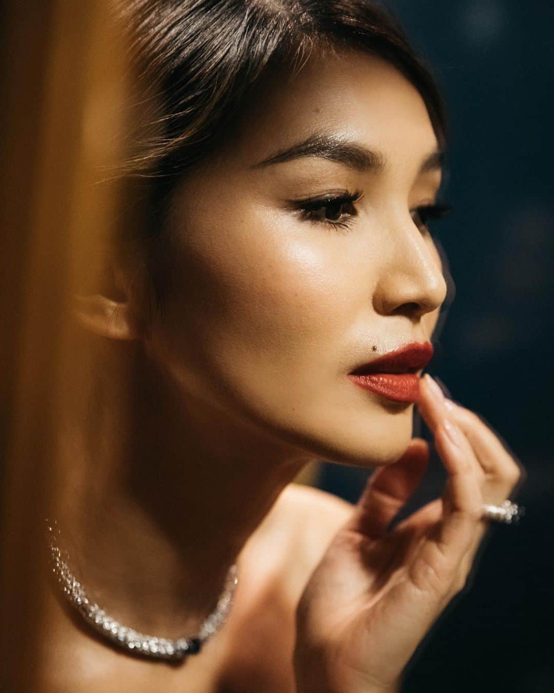 ジェンマ・チャンさんのインスタグラム写真 - (ジェンマ・チャンInstagram)「One night only🌹Thank you @voguemagazine @britishvogue Anna Wintour & @edward_enninful #VogueWorld  Thanks as always to the talented team behind this look, I felt a million bucks✨  Wearing custom @louisvuitton by @nicolasghesquiere & High Jewelry by @francescaamfitheatrof  Styling @rebeccacorbinmurray  Hair @bentalbott  Makeup @ninninummela  Nails @michelleclassnails   Red carpet photography @gettyimages  BTS photography @iona.wolff   Shot at @thesavoylondon @fairmonthotels」9月16日 4時35分 - gemmachan