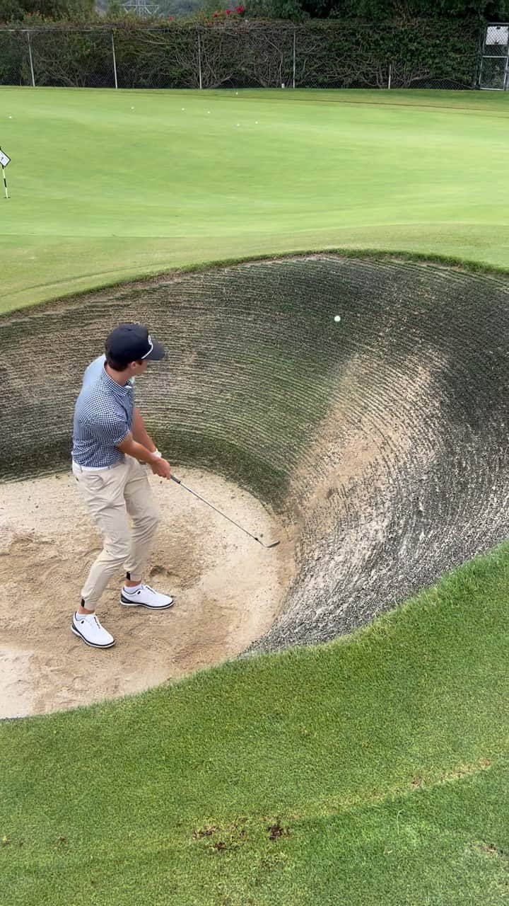 ジョン・ラームのインスタグラム：「Just your ordinary up and down @gm__golf」