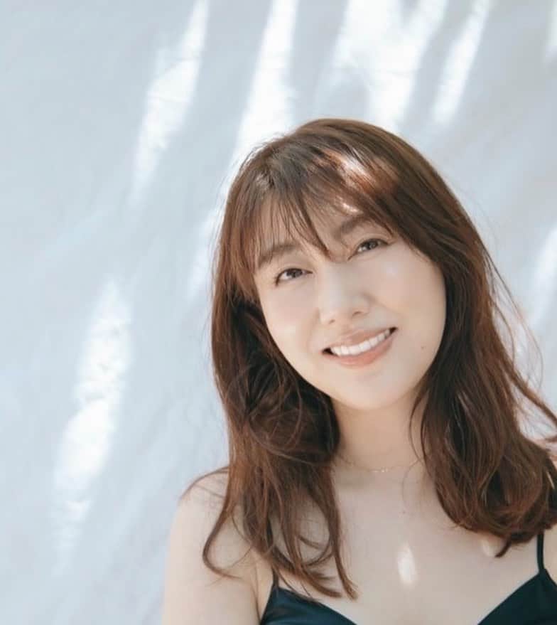 のインスタグラム：「美ST ONLINEにて、 インタビューと写真が配信されています☺︎ 7月に撮影したのですが、 新鮮な衣装や撮影、ドキドキ楽しかったです☺️  #美st  #美stonline  #撮影 #ありがとうございました #土曜日 #皆さん良い一日をお過ごしください」