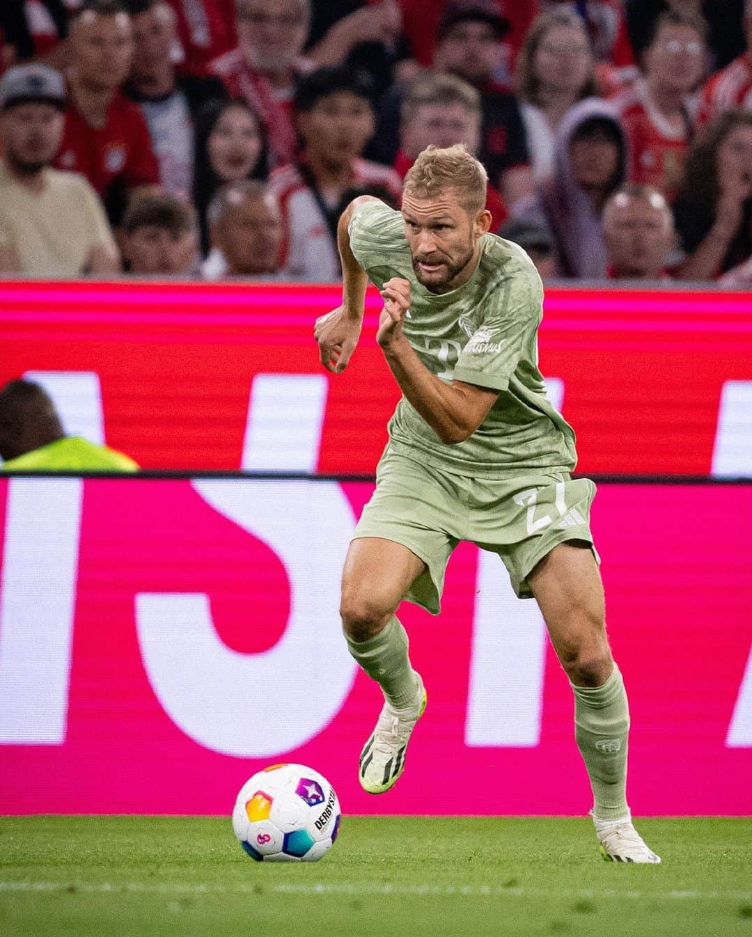 バイエルン・ミュンヘンさんのインスタグラム写真 - (バイエルン・ミュンヘンInstagram)「Lets keep pushing! 💪 15 minutes left. ⏳  #MiaSanMia #FCBayern #FCBB04」9月16日 5時05分 - fcbayern