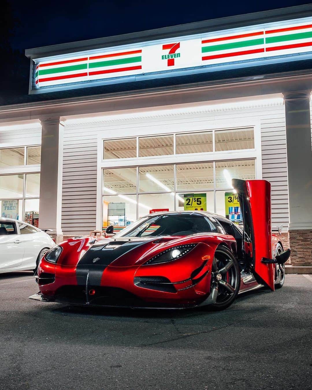 7-Eleven USAさんのインスタグラム写真 - (7-Eleven USAInstagram)「A little bit of car, a little bit of snack, a little bit of Slurpee #CarsOf7ELEVEn    📸 @ct_car_photos」9月16日 5時17分 - 7eleven