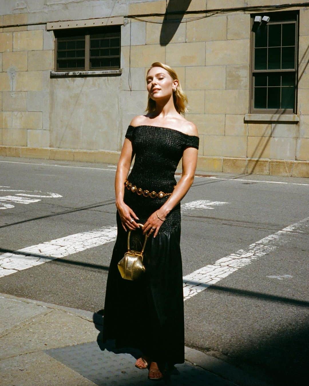 アナソフィア・ロブのインスタグラム：「Soaking up your stunning collection @gabrielahearst ! Thank you for having me. 🤍  Styled by @yaelquint  📸 @emjbhe」