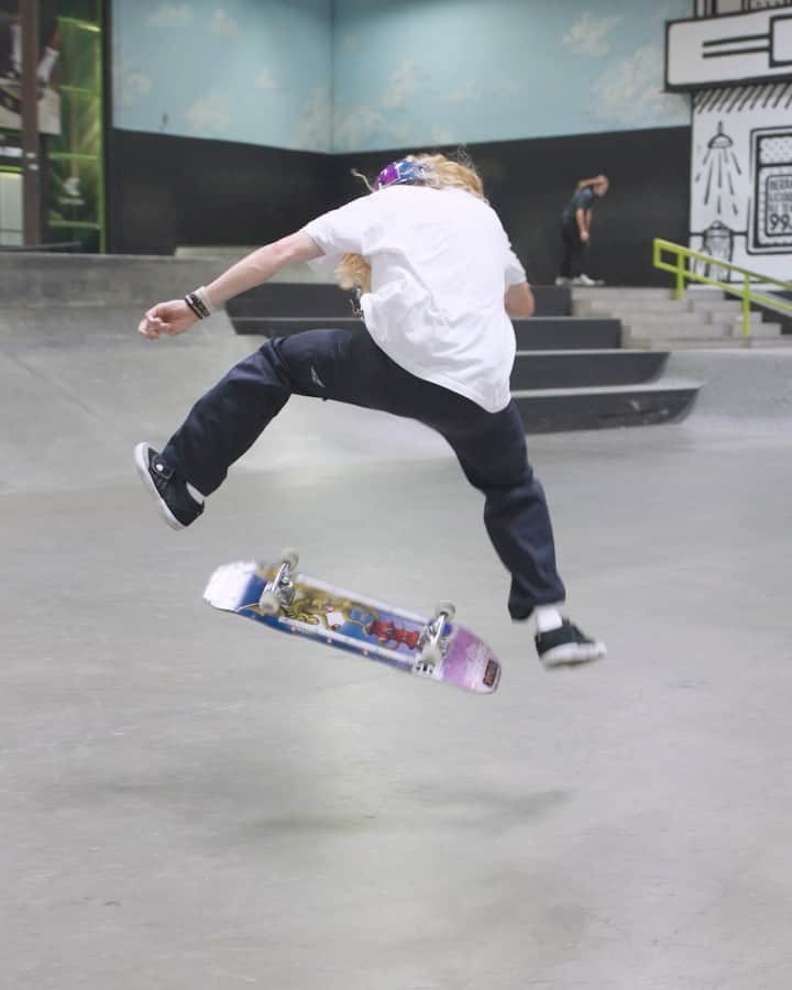 The Berricsのインスタグラム：「@authenticandyanderson has quite the large bag 💰 of tricks. But is the Nollie Double Heel in that bag? 🤔  Hit the link in bio to watch “Trick for Trick” with @nick_bolts & @authenticandyanderson now playing on TheBerrics.com #skateboardingisfun #berrics #batb13   *Round 2 BATB 13: Freedom Finals Night Boards are now available in the @berricscanteen !! @cariumaskateboarding @primitiveskate」