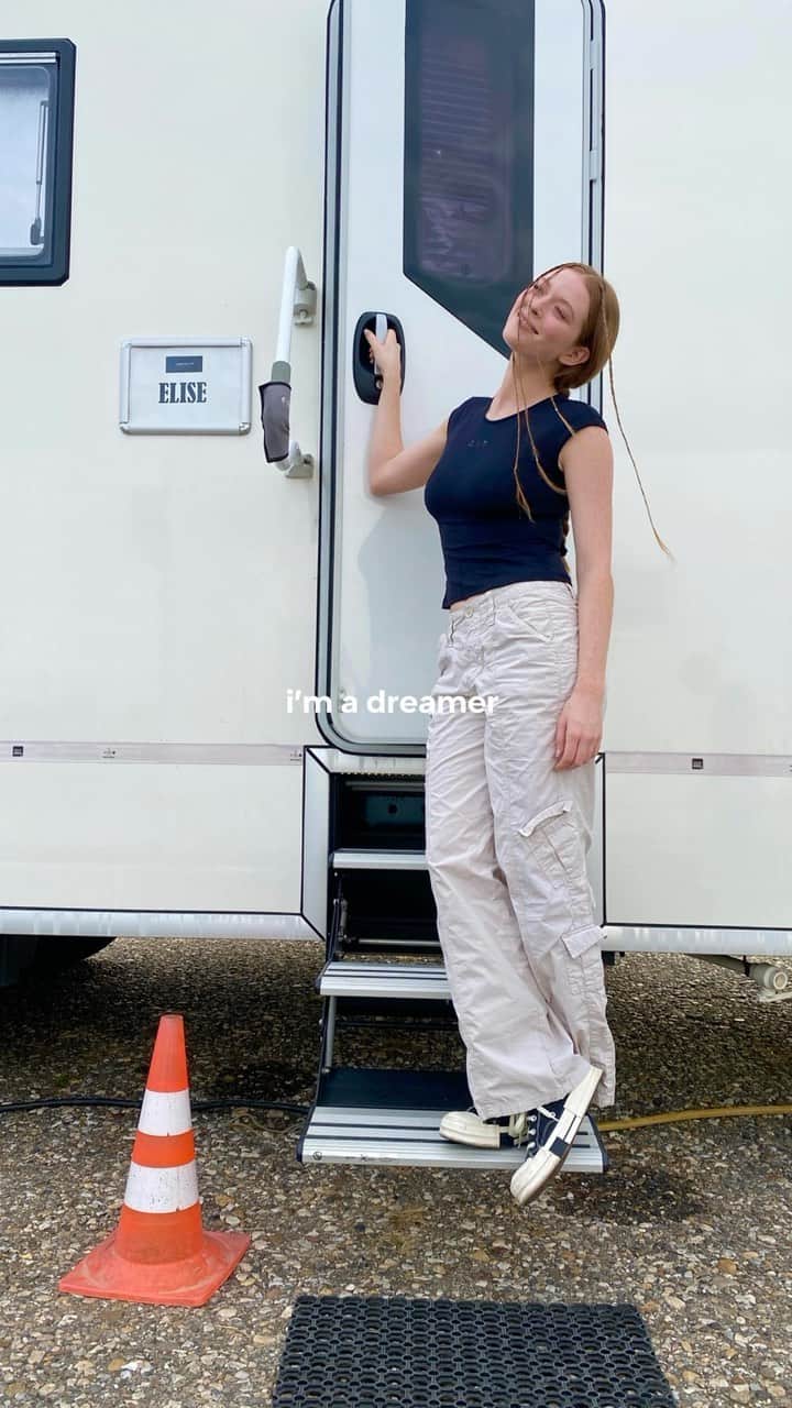 Larsen Thompsonのインスタグラム：「hi i’m Larsen, what’s your name?!❤️ feat @milliebobbybrown ;)」