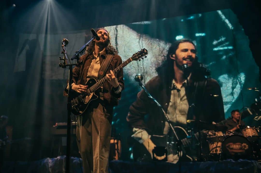 ホージアのインスタグラム：「Thank you to everyone who joined us in Detroit last night, such a pleasure being back and playing this new music to you. Thanks as always to the wonderful @madicunningham for bringing her beautiful music to this tour.   📸 @ruthlessimagery」