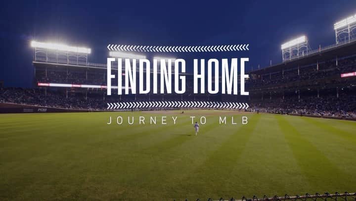 シカゴ・カブスのインスタグラム：「“We come to a new country, 17 or 18 years old. There’s no excuses when you make the decision to come here.”  “Finding Home: Journey to MLB” chronicles the ups and downs of pursuing the dream of playing in the Major Leagues from the perspective of Latin baseball players in the Cubs minor league system.  Stream anywhere on @tubi. Link in bio.  -  “Llegamos a un nuevo país con 17 o 18 años de edad. No hay excusas cuando tomas la decisión de venir aquí”.  “Finding Home: Journey to MLB” narra las altas y bajas de perseguir el sueño de jugar en las Grandes Ligas desde la perspectiva de jugadores de béisbol latinos en el sistema de Ligas Menores de los Cubs.」