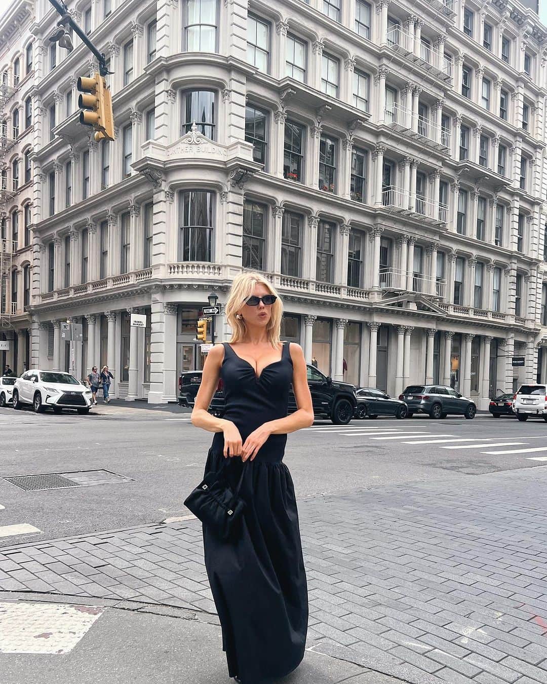 シャーロット・マッキニーのインスタグラム：「@annaquanlabel dress making me feel like a proper ladaaayy」