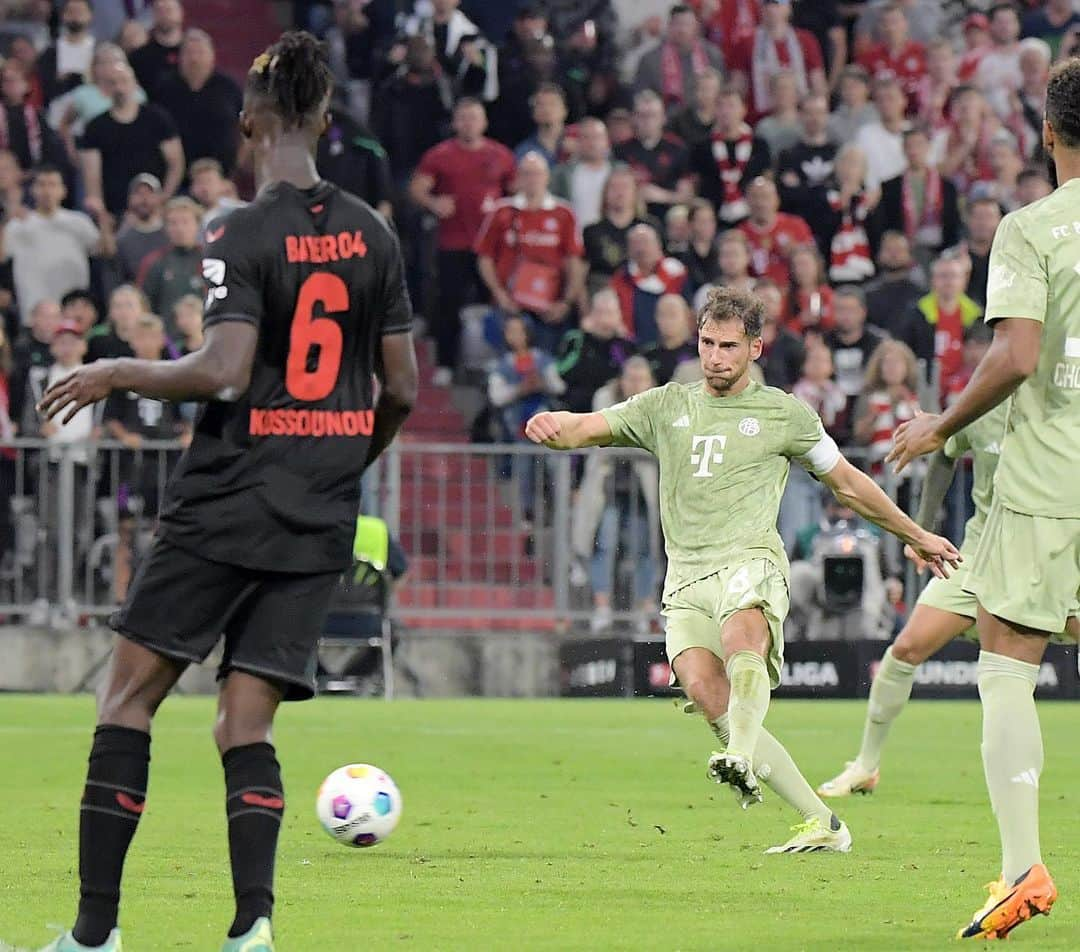 レオン・ゴレツカのインスタグラム：「Wieder einmal großartiger Support von den Rängen. Schade dass wir den Sieg am Ende nicht ins Ziel bringen konnten. Still a lot to improve ! @fcbayern #immerweiter」