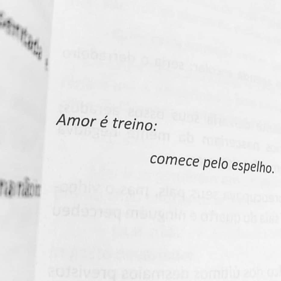 パロマ・バーナーディのインスタグラム：「O tipo de treino que eu gosto!   Amar. Se amar. Amar.   E você !? 🏋🏻‍♀️ Compartilhe esse treino! Treino do amor! Sempre bom lembrar…  #amor #amorproprio #FazerAmor ♡」