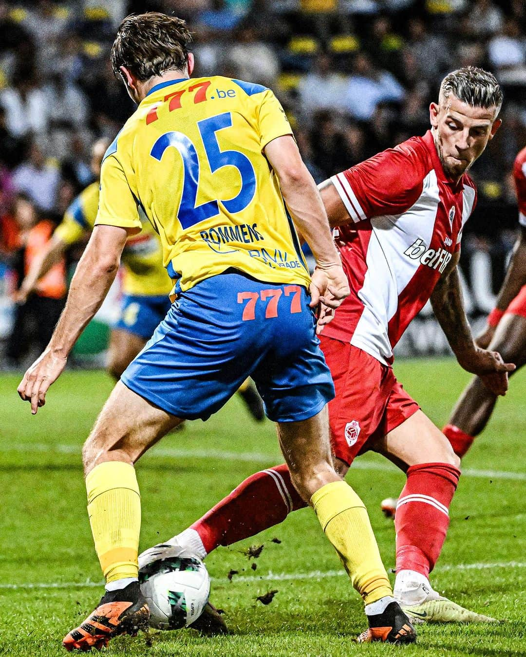 トビー・アルデルヴァイレルトさんのインスタグラム写真 - (トビー・アルデルヴァイレルトInstagram)「Defending with pride to keep a clean sheet and take home 3 well deserved points tonight 💪」9月16日 6時36分 - tobyalderweireld