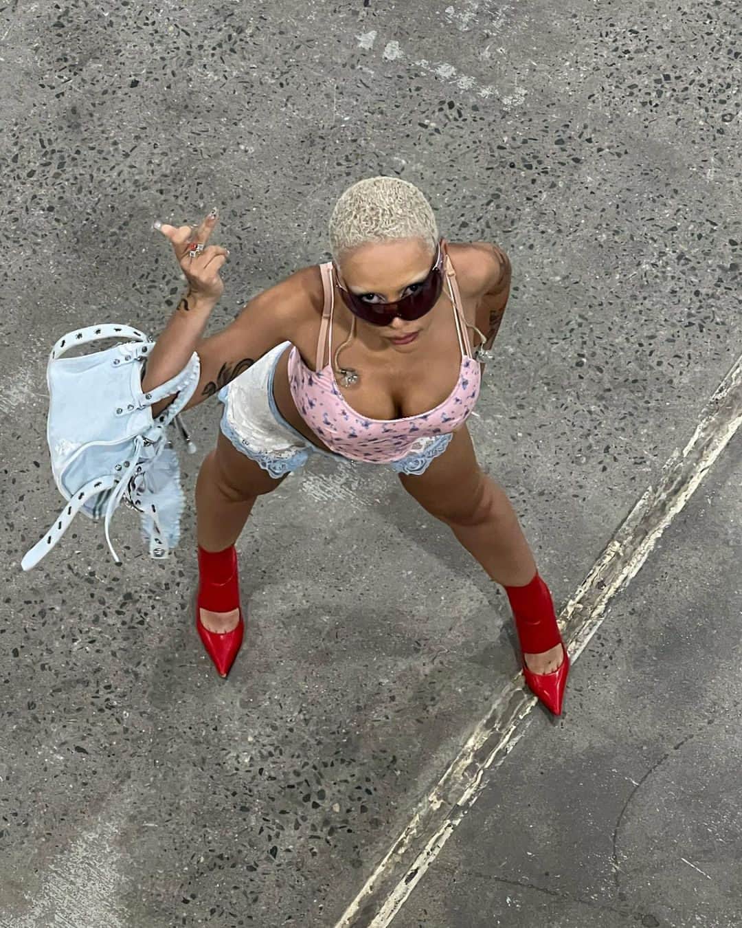 Urban Outfittersさんのインスタグラム写真 - (Urban OutfittersInstagram)「Paint the town pink 💗 @dojacat in our Out From Under Corset Cami.」9月16日 6時40分 - urbanoutfitters