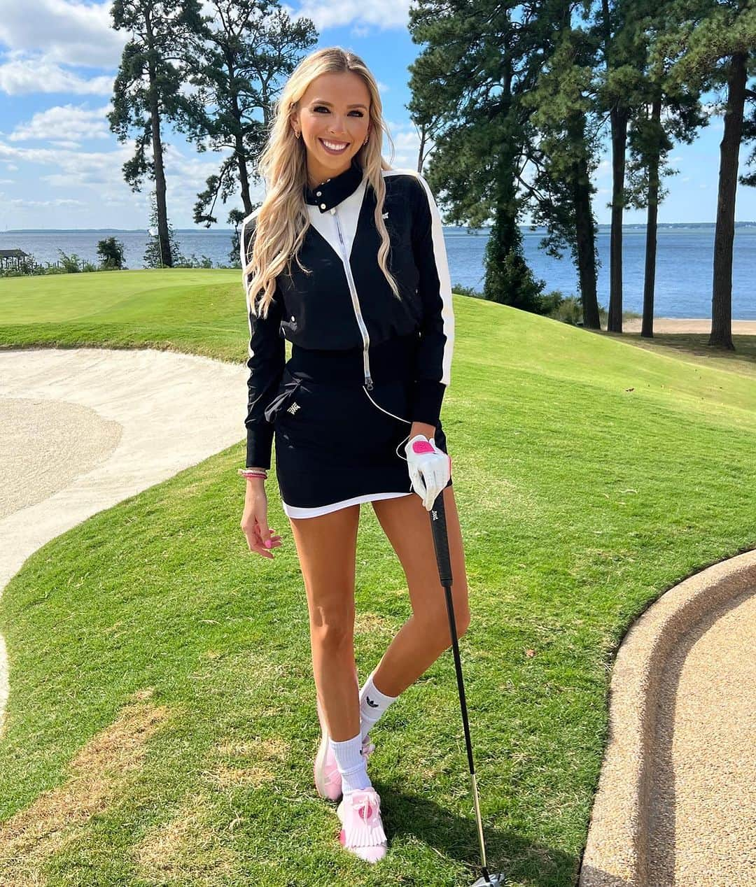 Elise Lobbのインスタグラム：「Thank you Club Blue for having me out today supporting such a great organization, The Boys and Girls Club! 💙⛳️ such a fun day with great people! @clubblue_757 @bgca_clubs   Loving my new @pxg outfit from the Fall ‘23 collection! 😍 you can shop the look online now !! 🤩  #golf」