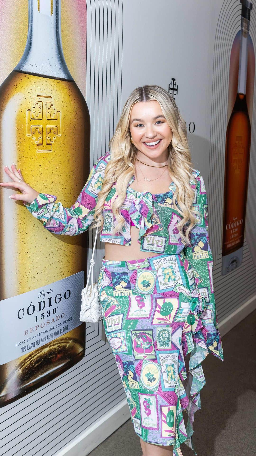 トーリ・ウェブスターのインスタグラム：「You can now add @Codigo1530 tequila to your LCBO shopping list, and you can thank me later! 🛒🫢  Mexico’s best kept secret is finally in Canada, and I hit up the Código Oasis launch party last night to dive into the epic spirit of the brand! From trending DJs to churros, and the perfect cocktails, this night was jam-packed and fun-filled!!   Código Blanco is now available at LCBO, but honestly, based on the vibes of this launch, I hope it’s not sold out by the time you get there! 🫡」