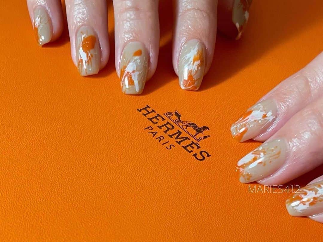 プティール（Putiel) のインスタグラム：「♡ #Repost @maries412 ・・・ . 🍊🍊🍊  @putielnail  Bon voyage シリーズ  BV03 KHANUN（カヌン） BV06 ENCIENT（エインシェント）  でささっと🎨」