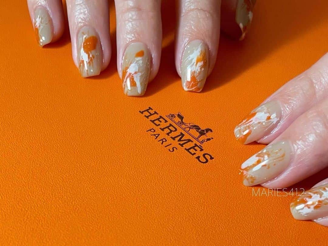 プティール（Putiel) のインスタグラム：「♡ #Repost @maries412 ・・・ . 🍊🍊🍊  @putielnail  Bon voyage シリーズ  BV03 KHANUN（カヌン） BV06 ENCIENT（エインシェント）  でささっと🎨」