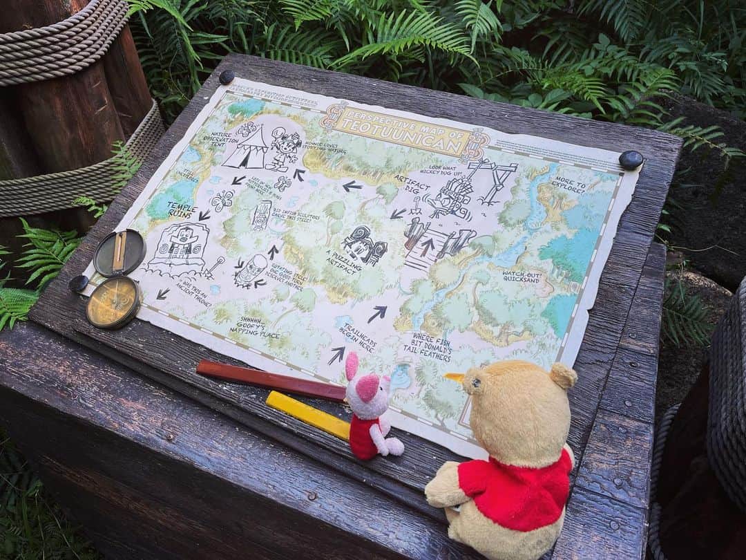 睦さんのインスタグラム写真 - (睦Instagram)「🧸100エーカーの森の地図❓  🐷違う気がするけど…。  👩すくそばにミッキー居るよ…。  🌋東京ディズニーシー 　  ロストリバーデルタ 　  ジャングルの地図  #winniethepooh  #シュタイフ  #pooh  #ぬい撮り  #piglet  #hundredacrewoods ？ #100エーカーの森 ？ #ジャングル  #探検  #ディズニー散歩  #ロストリバーデルタ  #100acrewoods  #プーさん  #地図  #ピグレット  #tdr  #ディズニーリゾート  #東京ディズニーリゾート  #disneysea  #tokyodisneyresort  #tokyodisneysea  #ディズニーシー　 #東京ディズニーシー　 #ディズニーリゾート好きと繋がりたい  #tds  #プーさん好きと繋がりたい  #lovot大好きな人と繋がりたい  #モデル  #model  #睦」9月16日 7時06分 - mutsumi1220