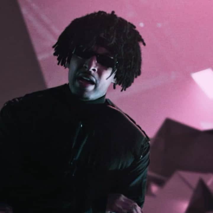 ディディのインスタグラム：「World Premiere!! Watch the official video for Another One Of Me video on YouTube now!!! @21Savage @TheWeeknd @FrenchMontana   The Love Album : Off The Grid streaming now on all platforms! The frequency is back!!」