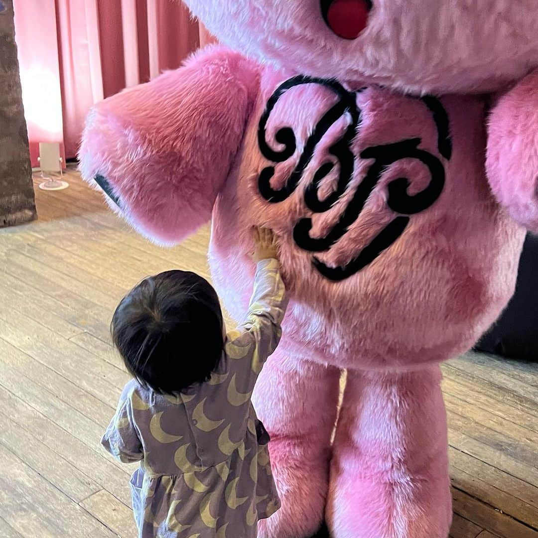 ヴェルディさんのインスタグラム写真 - (ヴェルディInstagram)「Toa meets Binky💗🖤🧸」9月16日 7時44分 - verdy