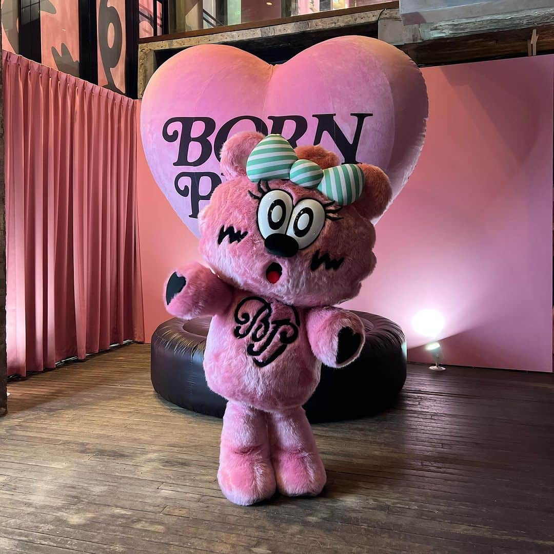 ヴェルディさんのインスタグラム写真 - (ヴェルディInstagram)「Toa meets Binky💗🖤🧸」9月16日 7時44分 - verdy