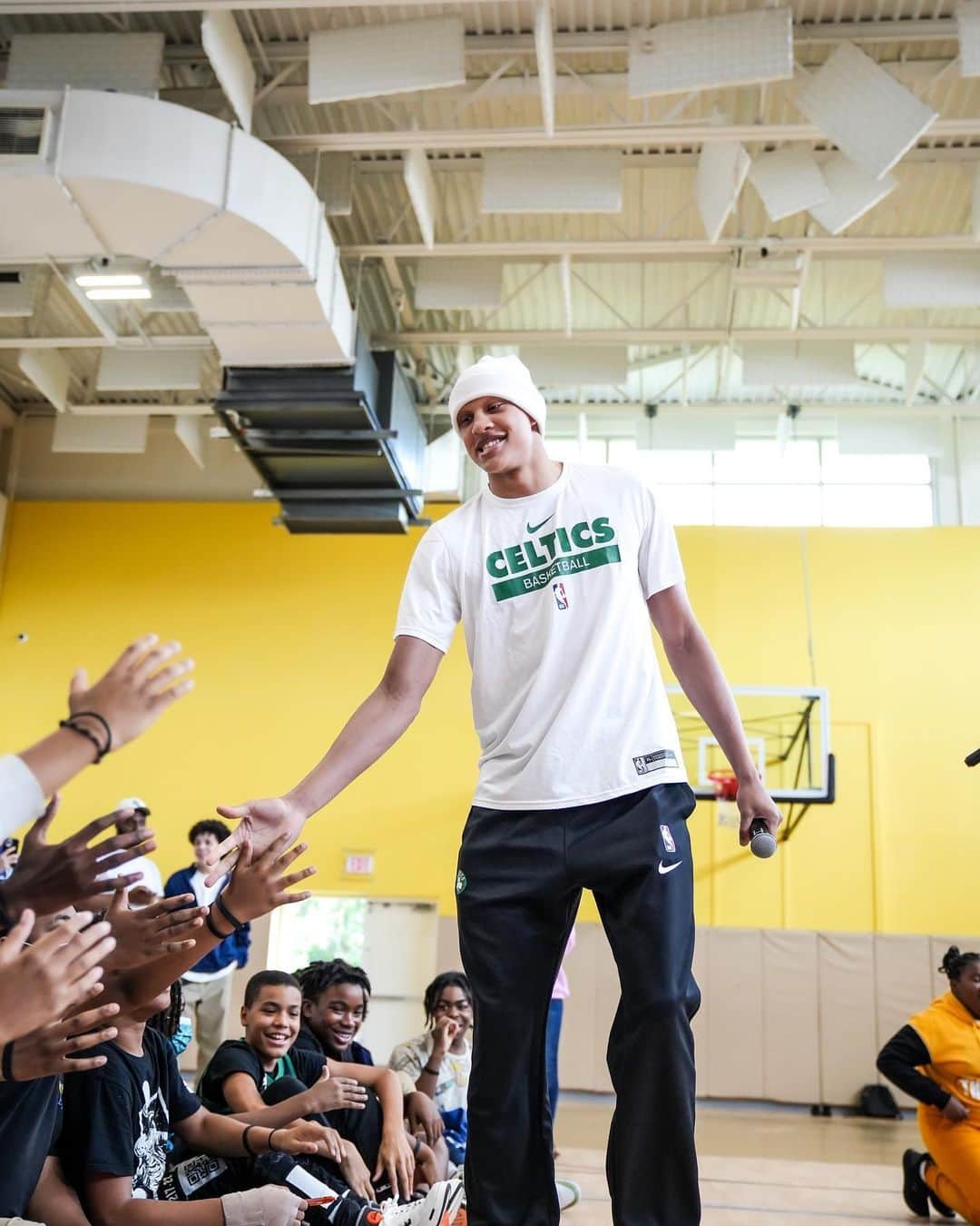 ボストン・セルティックスのインスタグラム：「Jordan starting his career off strong within the community 😁」