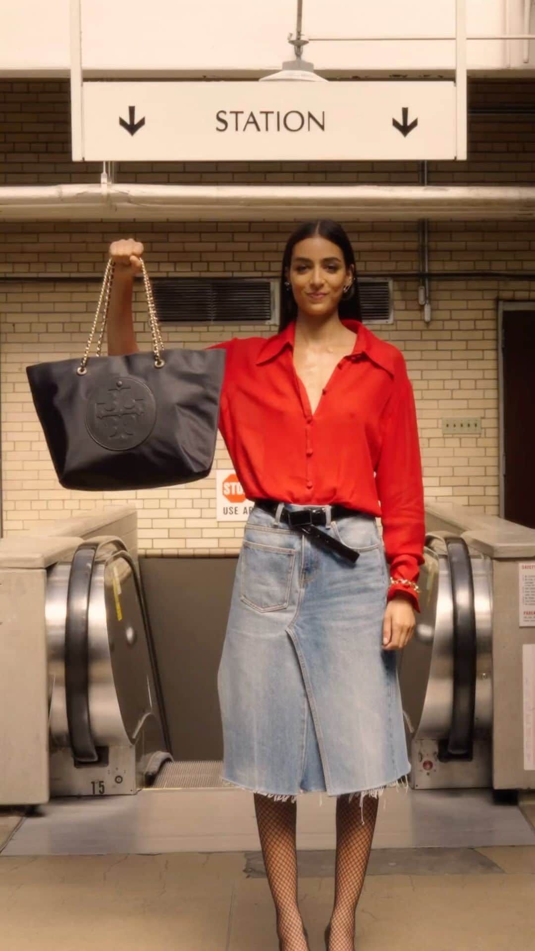 Nordstromのインスタグラム：「Introducing the Ella Chain Tote from Tory Burch. Softly deconstructed in featherweight nylon with a braided chain strap available now at the link in bio.」