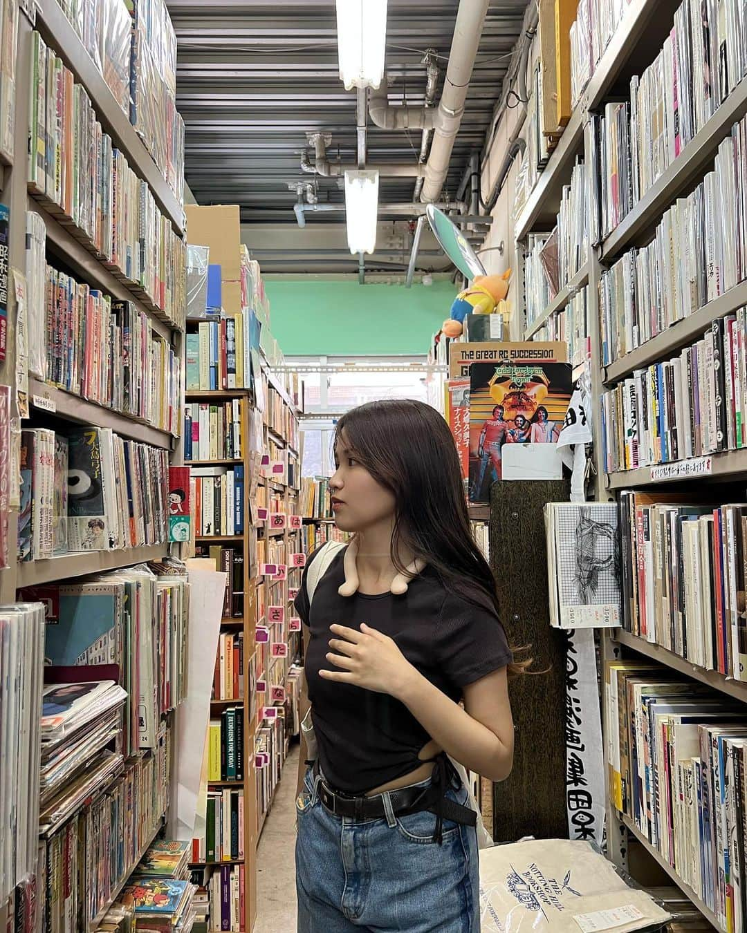 古野みうさんのインスタグラム写真 - (古野みうInstagram)「#古本屋 #📕 #📚 #古書店 #古野美優 #古野みう #ホリプロ #instagood #instadaily #tfl #l4l #photooftheday #follow」9月16日 8時13分 - umiushi.mium