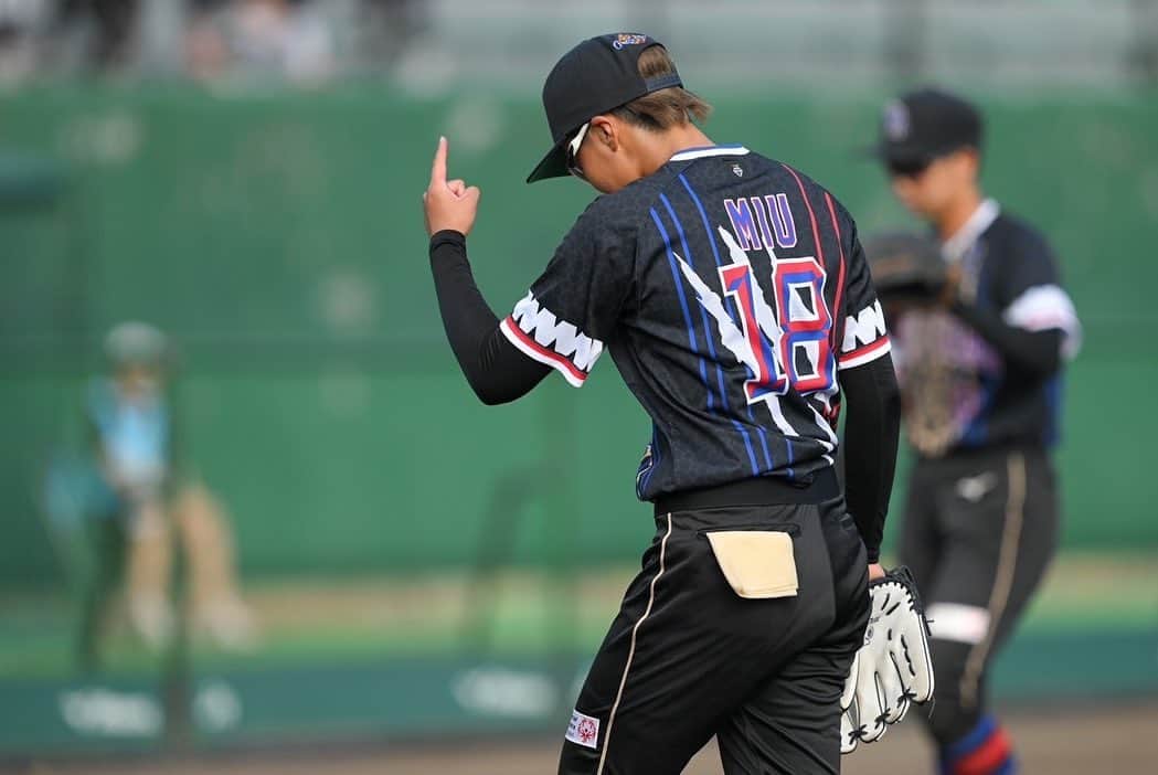 後藤希友のインスタグラム：「.  本日より‼️  第75回全日本総合女子ソフトボール選手権大会が行われます🔥  今年は佐賀県で行われております。 (詳細はトヨタのInstagramをご覧下さい🙇🏻‍♂️💦) @toyota_redterriers   実業団、クラブチーム、大学生すべてのカテゴリーが集まる一大イベントの大会です‼️ 皆さん是非！グランドへお越しください！  ライブ配信もありますので是非そちらでもご観戦ください📣  昨年に引き続き二連覇目指して頑張ります。 レッドテリアーズの応援を宜しくお願いします😌  #立ち上がれっど？ #23枚目の同じポーズ笑 #もあさんと距離感バグった時 #nolook😂😂😂」