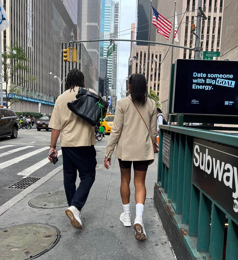 アリソン・フェリックスさんのインスタグラム写真 - (アリソン・フェリックスInstagram)「@wesfelix22 and I used to walk into stadiums, and now we walk into boardrooms.   We created the Felix Runner with much love, attention, and detail because women deserve better. I can't wait for you to step into something specifically made for you!」9月16日 8時35分 - allysonfelix