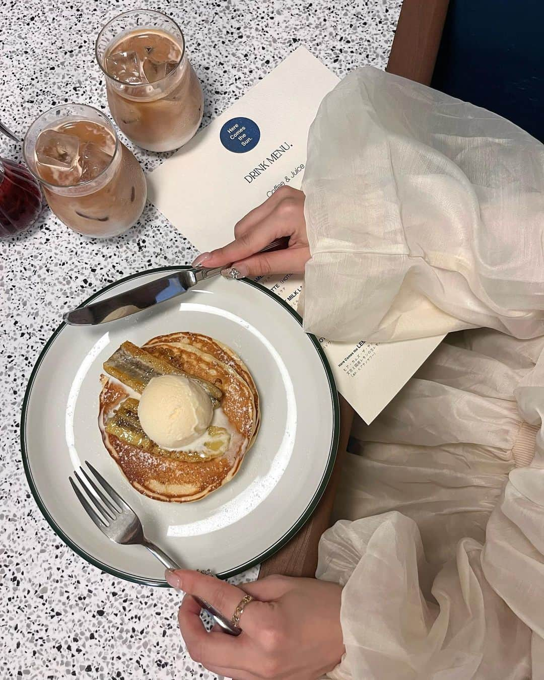 エリンコさんのインスタグラム写真 - (エリンコInstagram)「🥞🥣 . 用賀にあるカフェ @herecomesthesun_setagaya  . パンケーキにアイストッピング🍨🥞 ・ もう秋っぽコーデ🍂 今年は @shoesincloset_official の ブーツがヘビロテの予感🥰 ・ Here Comes the Sun. 📍東京都世田谷区瀬田4-24-2 サンハイム瀬田 1F ・ #用賀 #用賀カフェ #世田谷区カフェ #パンケーキ #東京カフェ #東京スイーツ #カフェ巡り #カフェ #東京カフェ巡り #tokyo #えりんコーデ #えりんこヘアアレンジ #えりんこカフェ巡り #herecomesthesun」9月16日 19時40分 - erinko0315