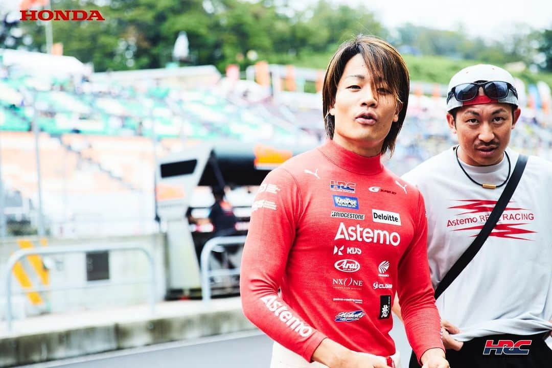 松下信治のインスタグラム：「予選3位🥉 いい走りでした。 サクセスウェイトを考えれば車のパフォーマンスはすごく良いです。明日頑張ります  Qualify p3 !!  It was a Good day considering success weight that we have 😁 onto tomorrow 🔥  #supergtcameraclub  #racing #honda」