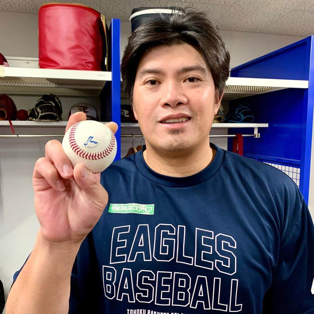 東北楽天ゴールデンイーグルスさんのインスタグラム写真 - (東北楽天ゴールデンイーグルスInstagram)「⚾️  ⚾️B 1-3 E⚾️  大事な10連戦初戦🔥投打が噛み合って幸先よく勝利‼️‼️‼️ 宋選手が1回無失点で台湾出身選手初の100ホールド達成㊗️🎉 先発の岸選手は6回4安打1失点(自責点0)で7勝目✨✨✨ 8回は渡辺翔太選手、9回は松井裕樹選手が無失点に抑えた👌🏼 これで松井裕樹選手は35セーブ目‼️‼️ 打線は3回に浅村選手と岡島選手の連続タイムリーで逆転🔥🔥 さらに5回には小郷選手が貴重な追加点となる犠牲フライ💥 小深田選手が3安打2得点👍🏼阿部選手が2安打✌🏼  #鷲が掴む #rakuteneagles #岸孝之 #宋家豪  #小深田大翔」9月16日 18時12分 - rakuten_eagles