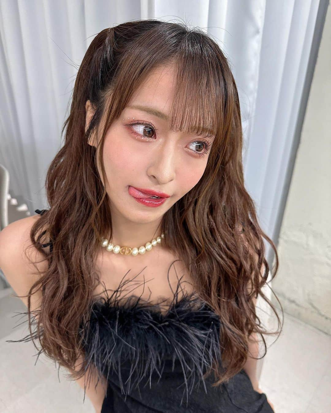 清水里香さんのインスタグラム写真 - (清水里香Instagram)「⁡ 改めまして！ 清水里香バースデーイベント ありがとうございました🎂💞 ⁡ ⁡ 25歳という大事な節目である年を 大好きなファンの皆さんと迎えられて とってもとっても幸せでした🥹 ⁡ 25歳アラサーの仲間入りですが　 限られた時間の中で誰よりも！ キラキラで、人生を楽しみます！！ ⁡ そして私と関わってくれた人達にも そのキラキラを分けちゃいたいと思います😘 ⁡ ⁡ 25歳もニコニコ！でがんばりかてぃーするので 応援よろしくお願いします🫶🏻 ⁡ ⁡」9月16日 18時19分 - partyyy_chu