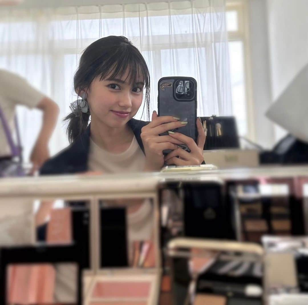 黒崎レイナさんのインスタグラム写真 - (黒崎レイナInstagram)「秋服が楽しみ。 オフショットを添えて。  9/18は名古屋タカシマヤゲートタワーモールでイベントです！  https://www.jr-tgm.com/cp/tgmfw/」9月16日 18時20分 - reinakurosaki_official